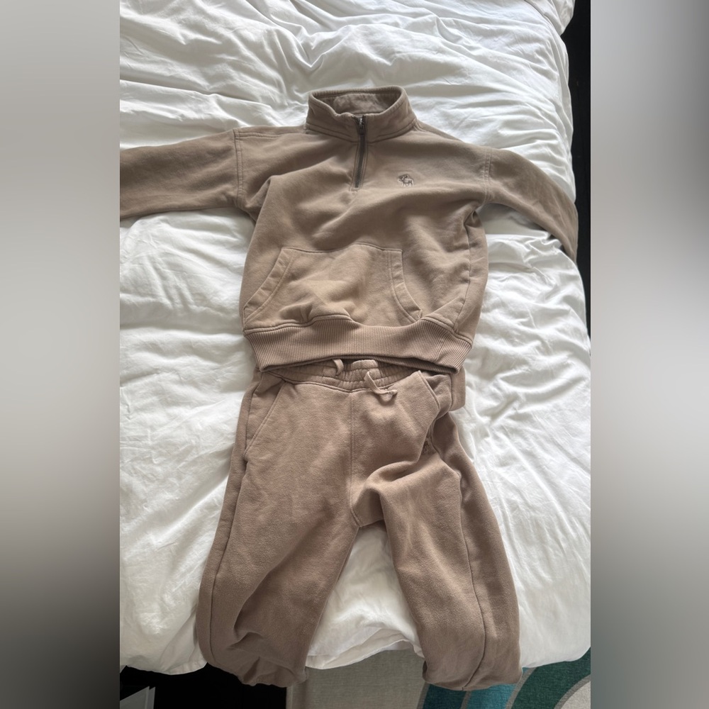 Abercrombie sweat suit!